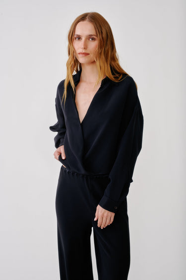 TROPEZ B TWISTED WRAP SHIRT | BLACK