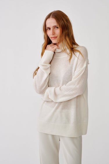 FILOMENA SLOUCHY CASHMERE TURTLENECK | GARDENIA