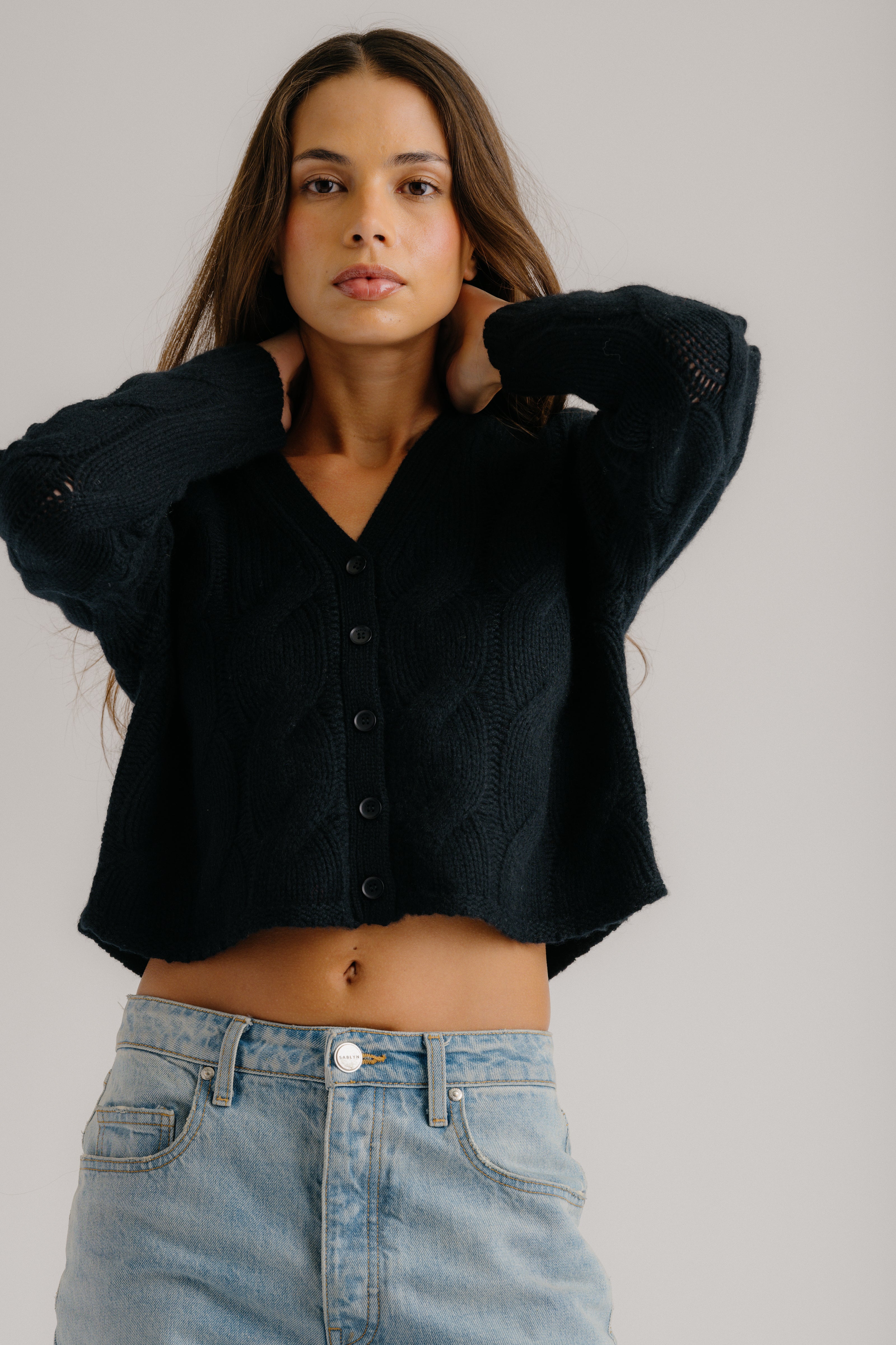 JOLIE V-NECK CROPPED CABLE CASHMERE CARDIGAN BLACK – SABLYN