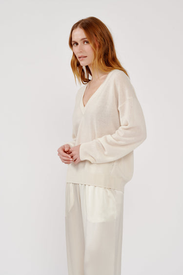KINSLEY RELAXED V-NK in gardenia