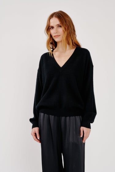 KINSLEY RELAXED V-NK in black