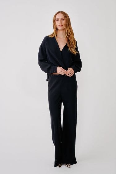TROPEZ B TWISTED WRAP SHIRT | BLACK