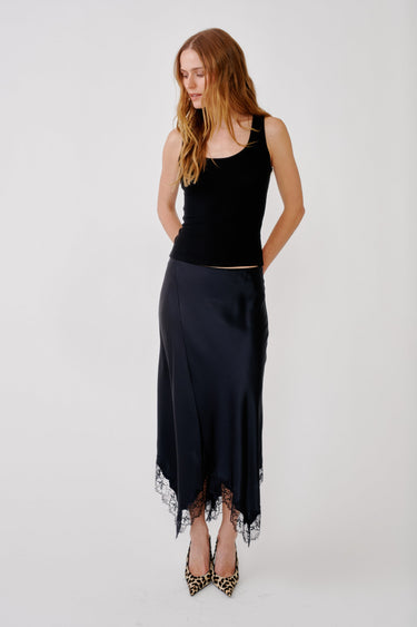 COCO SCOOP NECK TANK in black