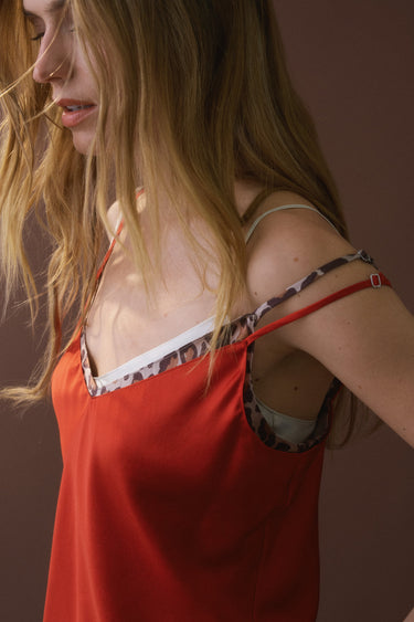 GLORIA V-NECK SILK CAMI | SCARLET