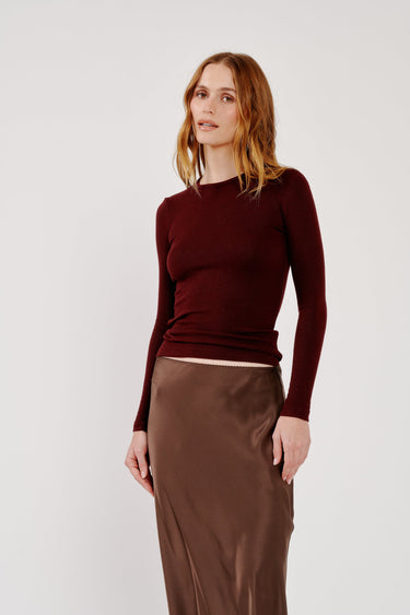 QUINCY LS FITTED CREWNECK TEE in cabernet