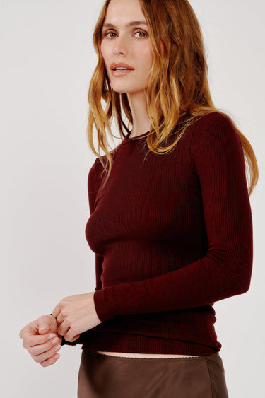QUINCY LS FITTED CREWNECK TEE in cabernet