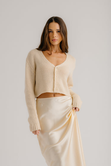 BIANCO CROPPED V-NECK CASHMERE CARDIGAN | BUTTERCREAM