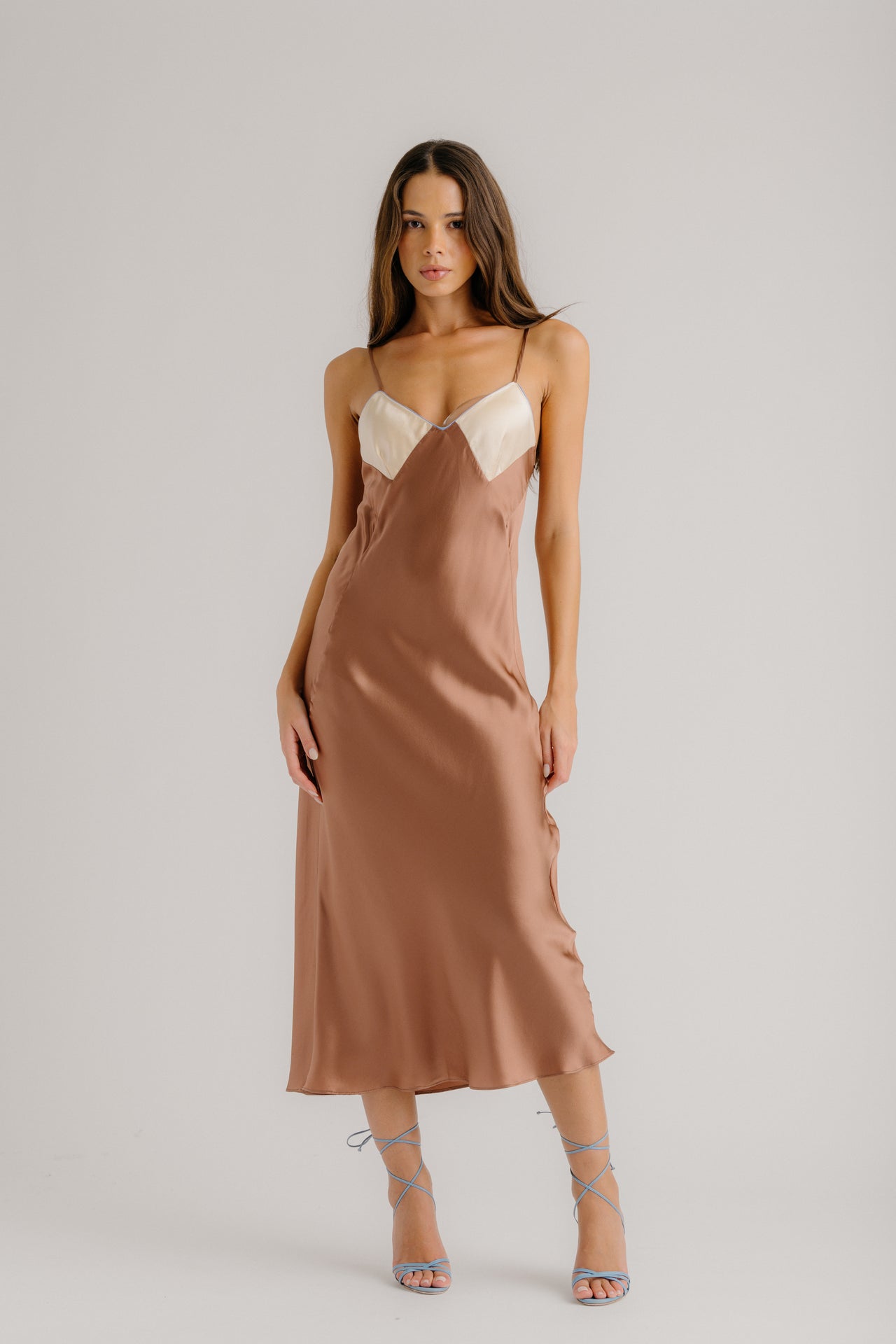 RORY COLORBLOCK V-NECK BIAS CUT SILK DRESS | PRAIRIE SAND MULTI PRAIRIE SAND / M RORY COLORBLOCK V-NECK BIAS CUT SILK DRESS | PRAIRIE SAND MULTI PRAIRIE SAND / M