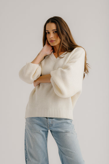 LINDEN SLOUCHY V-NECK RIBBED CASHMERE SWEATER | GARDENIA