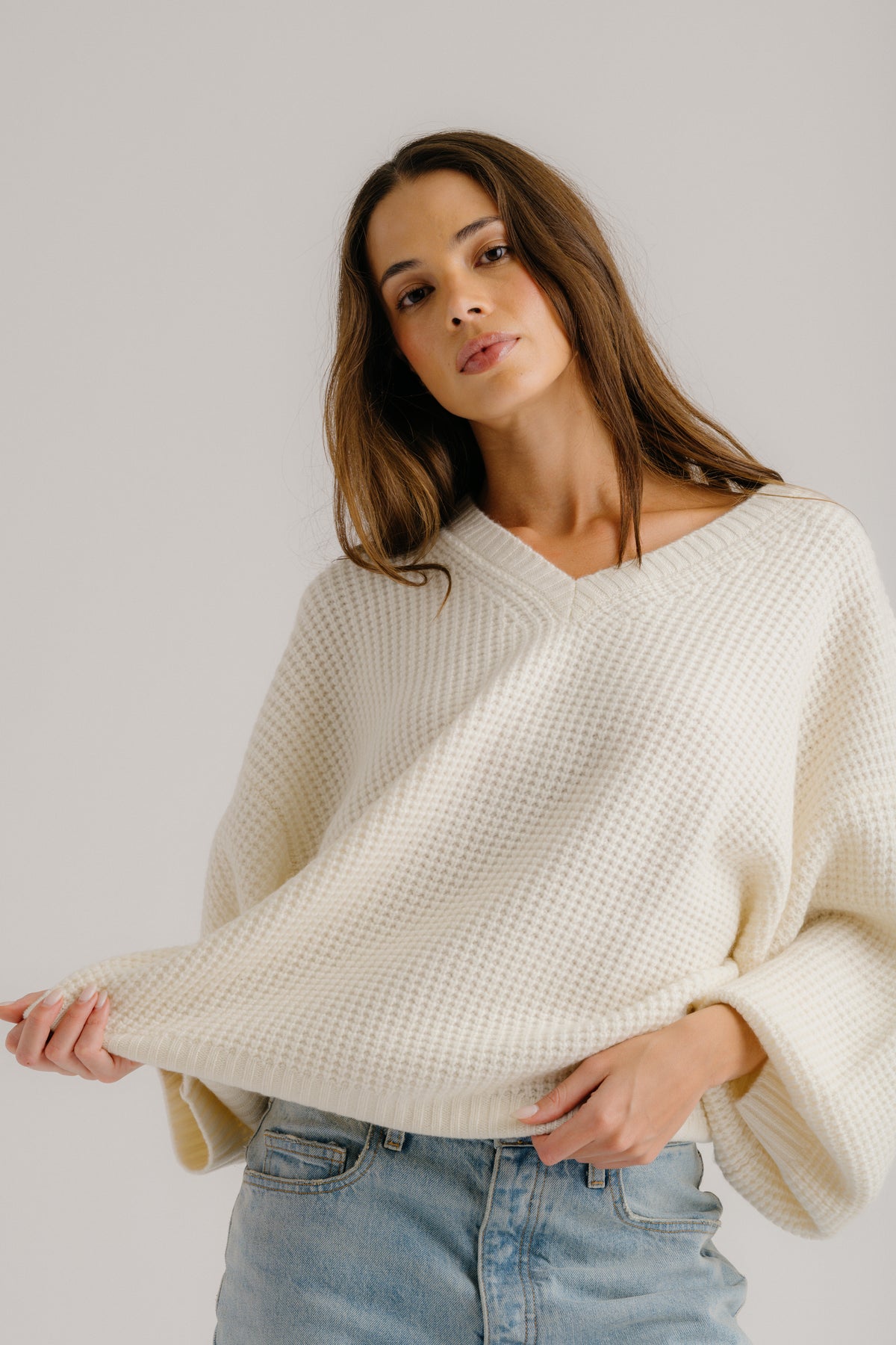 LINDEN SLOUCHY V-NECK RIBBED CASHMERE SWEATER | GARDENIA – SABLYN