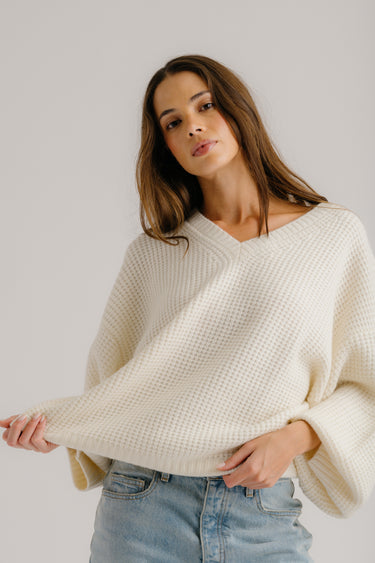 LINDEN SLOUCHY V-NECK RIBBED CASHMERE SWEATER | GARDENIA