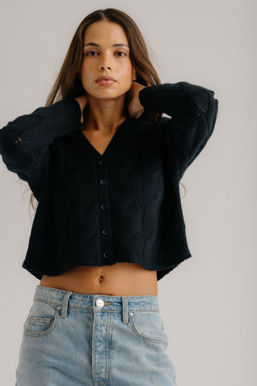 JOLIE V-NECK CROPPED CABLE CASHMERE CARDIGAN | BLACK