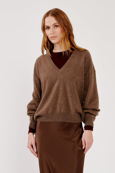 KINSLEY RELAXED V-NK in swiss brown