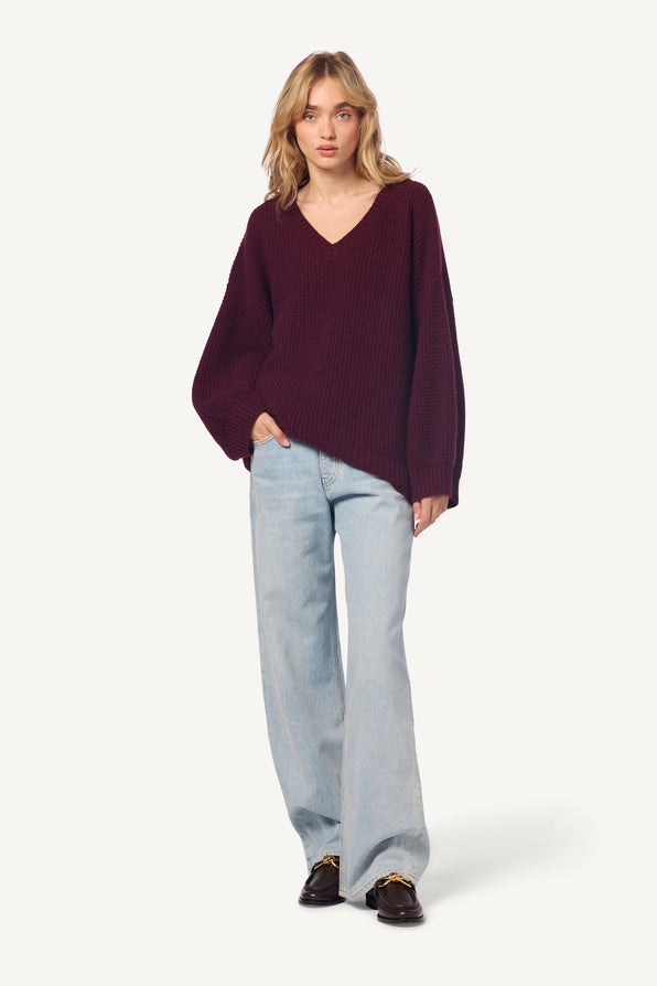 LINDEN SLOUCHY V-NECK RIBBED CASHMERE SWEATER | BORDEAUX