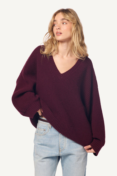 LINDEN SLOUCHY V-NECK RIBBED CASHMERE SWEATER | BORDEAUX