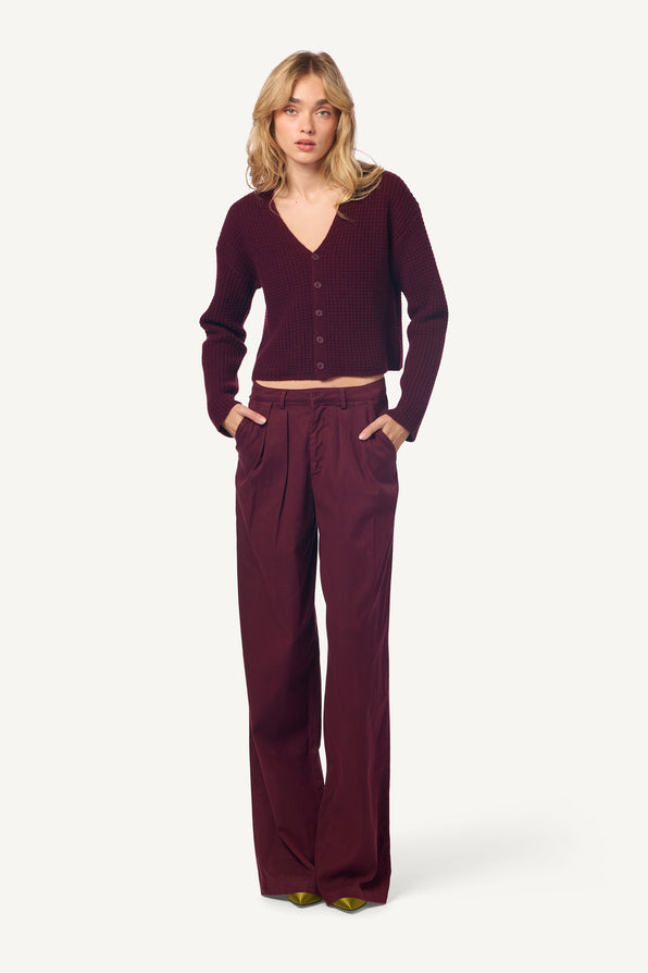 SOLSTICE LOW RISE PLEATED CASUAL PANT | BORDEAUX