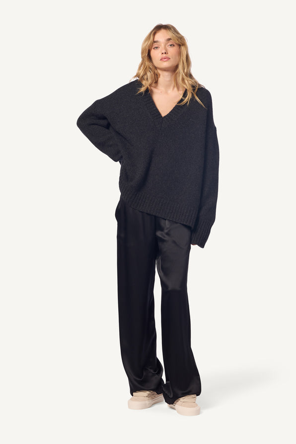 NYLAH CASHMERE BOYFRIEND V-NECK  | ASPHALT CHARCOAL