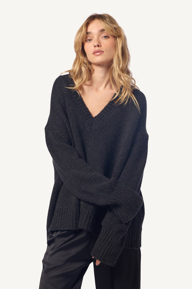 NYLAH CASHMERE BOYFRIEND V-NECK  | ASPHALT CHARCOAL