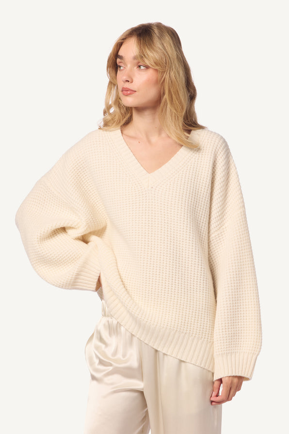 LINDEN SLOUCHY V-NECK RIBBED CASHMERE SWEATER | GARDENIA