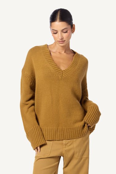 NYLAH CASHMERE BOYFRIEND V-NECK | MATTE GOLD