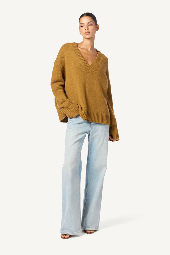 NYLAH CASHMERE BOYFRIEND V-NECK | MATTE GOLD